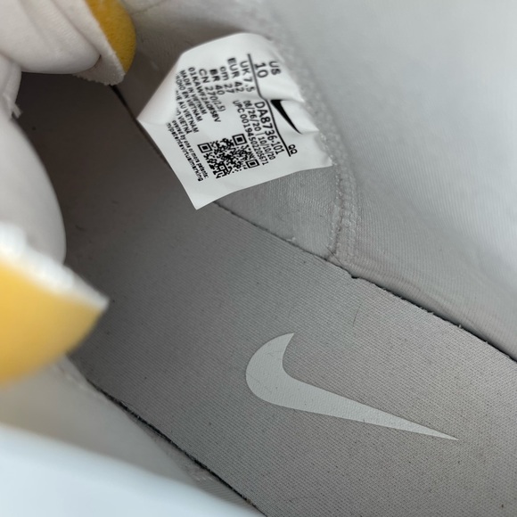 Nike high top white leather with leopard Nike swirl. Size 10 - Picture 4 of 5